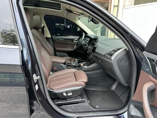 BMW X3 2022 xDrive25i M Ensemble de sport intérieur photo 9 BMW X3 2022 xDrive25i M Ensemble de sport intérieur photo 9