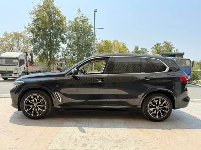 BMW X5 2022 Mise à jour xDrive 30Li Type de luxe M Ensemble de sport extérieur photo 4 BMW X5 2022 Mise à jour xDrive 30Li Type de luxe M Ensemble de sport extérieur photo 4