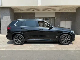 BMW X5 2022 Mise à jour xDrive 30Li Type de luxe M Ensemble de sport extérieur photo 5 BMW X5 2022 Mise à jour xDrive 30Li Type de luxe M Ensemble de sport extérieur photo 5