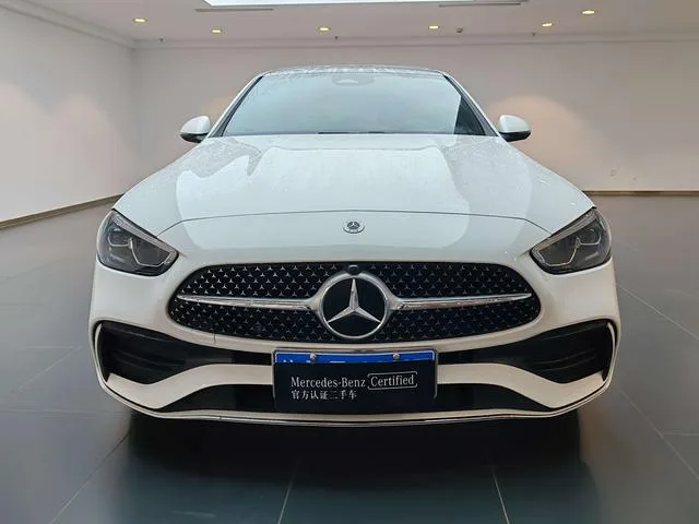 Mercedes-Benz C-Class 2024 C 260 L Versión deportiva exterior foto 3 Mercedes-Benz C-Class 2024 C 260 L Versión deportiva exterior foto 3