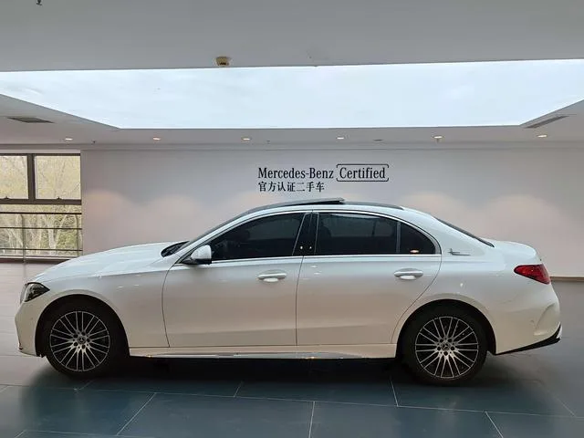 Mercedes-Benz C-Class 2024 C 260 L Versión deportiva exterior foto 7 Mercedes-Benz C-Class 2024 C 260 L Versión deportiva exterior foto 7