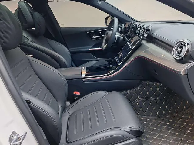 Mercedes-Benz C-Class 2024 C 260 L Versión deportiva interior foto 13 Mercedes-Benz C-Class 2024 C 260 L Versión deportiva interior foto 13