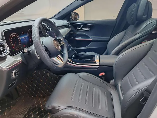Mercedes-Benz C-Class 2024 C 260 L Versión deportiva interior foto 17 Mercedes-Benz C-Class 2024 C 260 L Versión deportiva interior foto 17