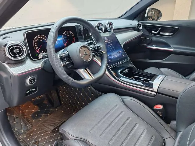 Mercedes-Benz C-Class 2024 C 260 L Versión deportiva interior foto 18 Mercedes-Benz C-Class 2024 C 260 L Versión deportiva interior foto 18
