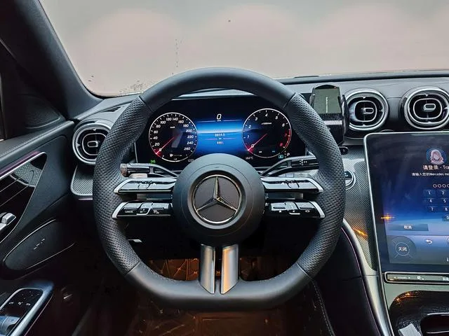 Mercedes-Benz C-Class 2024 C 260 L Versión deportiva interior foto 19 Mercedes-Benz C-Class 2024 C 260 L Versión deportiva interior foto 19