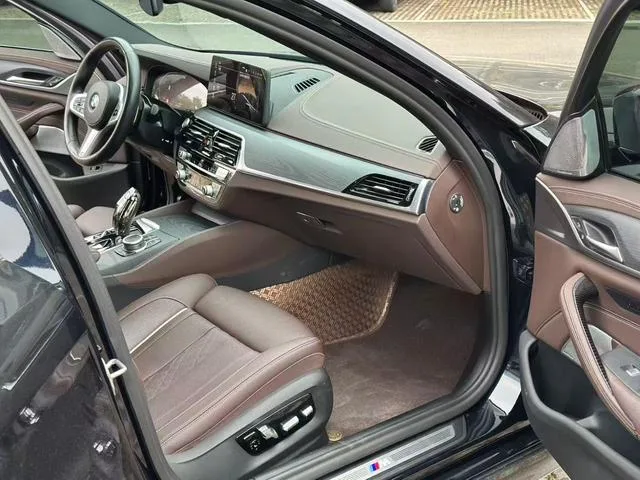 BMW 5 Series 2022 Trois lifting 530Li Type de luxe M Ensemble de sport extérieur photo 5 BMW 5 Series 2022 Trois lifting 530Li Type de luxe M Ensemble de sport extérieur photo 5