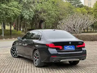BMW 5 Series 2022 Trois lifting 530Li Type de luxe M Ensemble de sport intérieur photo 9 BMW 5 Series 2022 Trois lifting 530Li Type de luxe M Ensemble de sport intérieur photo 9