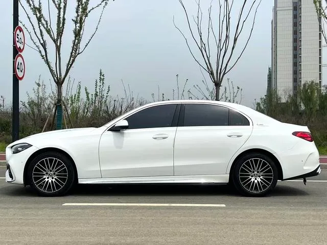 Mercedes-Benz C-Class 2024 C 260 L Version sportive extérieur photo 7 Mercedes-Benz C-Class 2024 C 260 L Version sportive extérieur photo 7