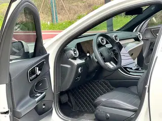 Mercedes-Benz C-Class 2024 C 260 L Version sportive intérieur photo 9 Mercedes-Benz C-Class 2024 C 260 L Version sportive intérieur photo 9
