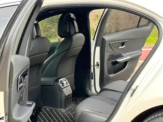 Mercedes-Benz C-Class 2024 C 260 L Version sportive intérieur photo 10 Mercedes-Benz C-Class 2024 C 260 L Version sportive intérieur photo 10