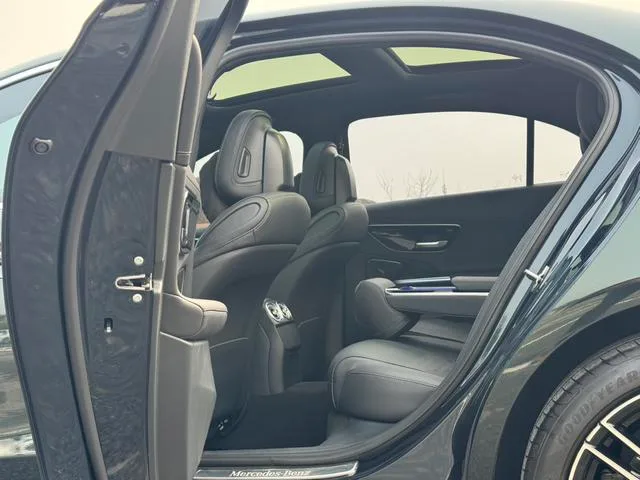 Mercedes-Benz C-Class 2023 Restyling C 260 L Sports version interior photo 11 Mercedes-Benz C-Class 2023 Restyling C 260 L Sports version interior photo 11