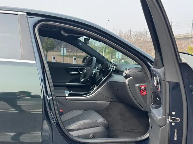 Mercedes-Benz C-Class 2023 Restyling C 260 L Sports version interior photo 13 Mercedes-Benz C-Class 2023 Restyling C 260 L Sports version interior photo 13