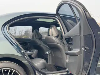 Mercedes-Benz C-Class 2023 Restyling C 260 L Sports version interior photo 15 Mercedes-Benz C-Class 2023 Restyling C 260 L Sports version interior photo 15