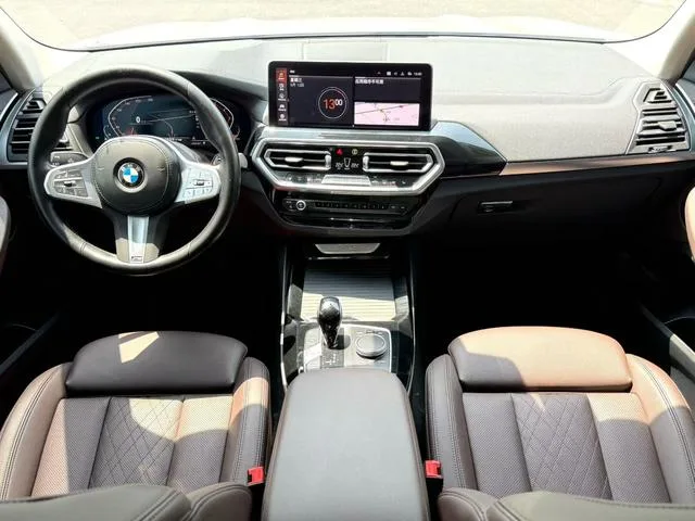 BMW X3 2022 Restyling xDrive25i M Sports suit interior photo 8 BMW X3 2022 Restyling xDrive25i M Sports suit interior photo 8