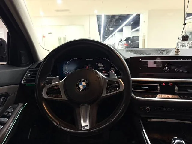 BMW 3 Series 2021 Restyling 325i M Sports Night Suit interior photo 6 BMW 3 Series 2021 Restyling 325i M Sports Night Suit interior photo 6