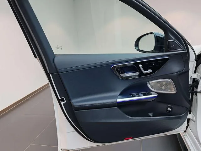 Mercedes-Benz C-Class 2024 C 260 L Edición deportiva Haoye interior foto 16 Mercedes-Benz C-Class 2024 C 260 L Edición deportiva Haoye interior foto 16