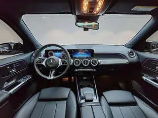 Mercedes-Benz GLB 2024 GLB 220 Estilo de moda interior foto 12 Mercedes-Benz GLB 2024 GLB 220 Estilo de moda interior foto 12