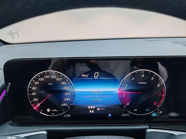 Mercedes-Benz GLB 2024 GLB 220 Estilo de moda interior foto 18 Mercedes-Benz GLB 2024 GLB 220 Estilo de moda interior foto 18