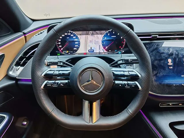 Mercedes-Benz E-Class 2024 E 300 L Fashionable sports car interior photo 16 Mercedes-Benz E-Class 2024 E 300 L Fashionable sports car interior photo 16