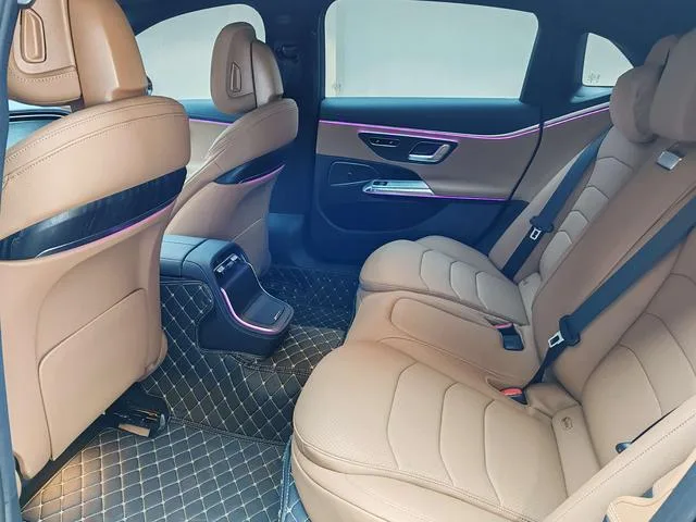 Mercedes-Benz E-Class 2024 E 300 L Fashionable sports car interior photo 17 Mercedes-Benz E-Class 2024 E 300 L Fashionable sports car interior photo 17