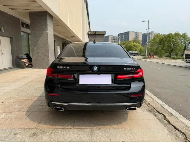 BMW 5 Series 2022 Restyling 525Li Luxury Set exterior photo 7 BMW 5 Series 2022 Restyling 525Li Luxury Set exterior photo 7
