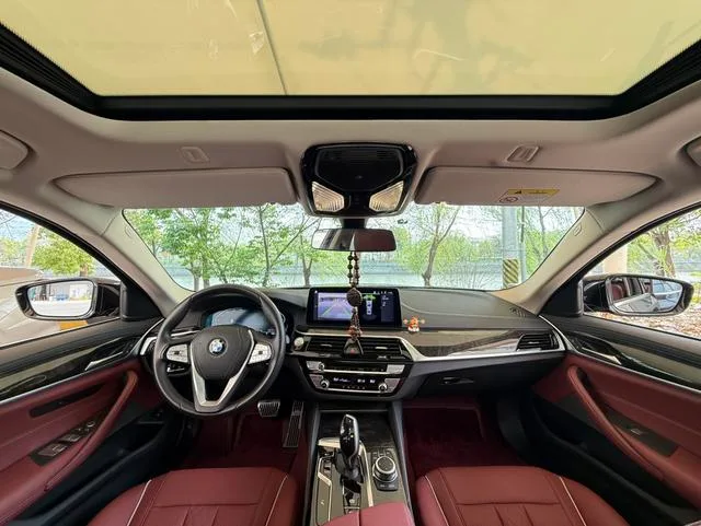 BMW 5 Series 2022 Restyling 525Li Luxury Set interior photo 13 BMW 5 Series 2022 Restyling 525Li Luxury Set interior photo 13