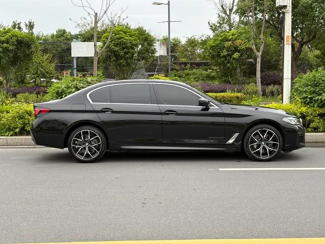 BMW 5 Series 2022 Second change 530Li Premium Class M Sports suit exterior photo 7 BMW 5 Series 2022 Second change 530Li Premium Class M Sports suit exterior photo 7
