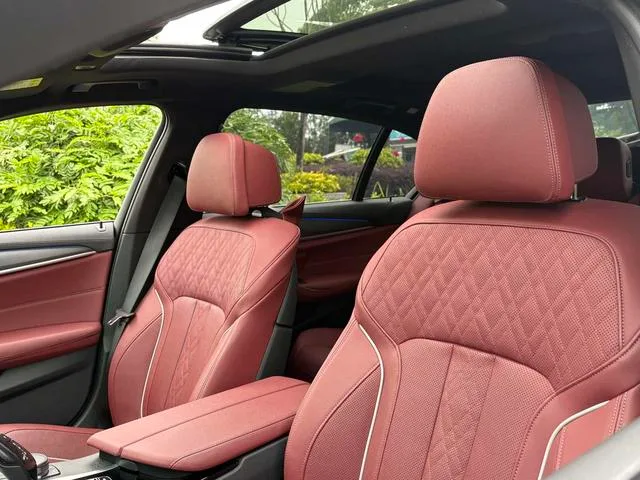 BMW 5 Series 2022 Second change 530Li Premium Class M Sports suit interior photo 11 BMW 5 Series 2022 Second change 530Li Premium Class M Sports suit interior photo 11