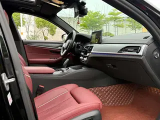 BMW 5 Series 2022 Second change 530Li Premium Class M Sports suit interior photo 12 BMW 5 Series 2022 Second change 530Li Premium Class M Sports suit interior photo 12