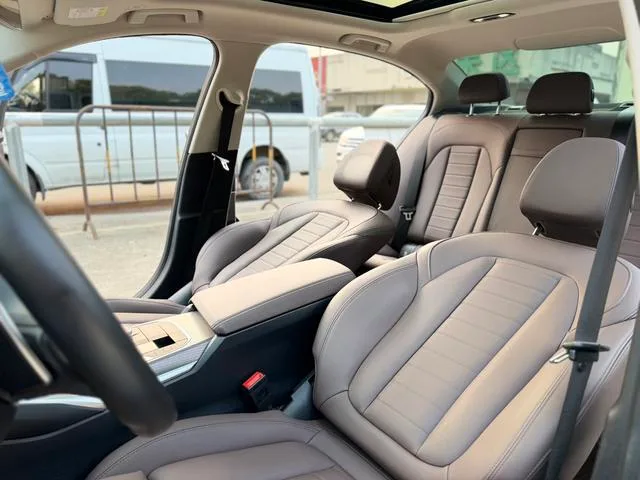 BMW 3 Series 2021 325Li M Sports Night Suit interior photo 11 BMW 3 Series 2021 325Li M Sports Night Suit interior photo 11