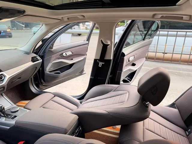 BMW 3 Series 2021 325Li M Sports Night Suit interior photo 12 BMW 3 Series 2021 325Li M Sports Night Suit interior photo 12