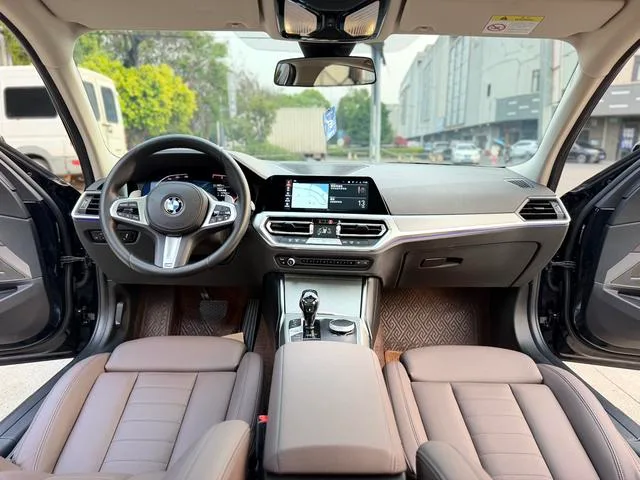 BMW 3 Series 2021 325Li M Sports Night Suit interior photo 13 BMW 3 Series 2021 325Li M Sports Night Suit interior photo 13