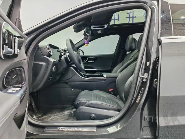 Mercedes-Benz C-Class 2024 C 260 L Version sportive intérieur photo 11 Mercedes-Benz C-Class 2024 C 260 L Version sportive intérieur photo 11