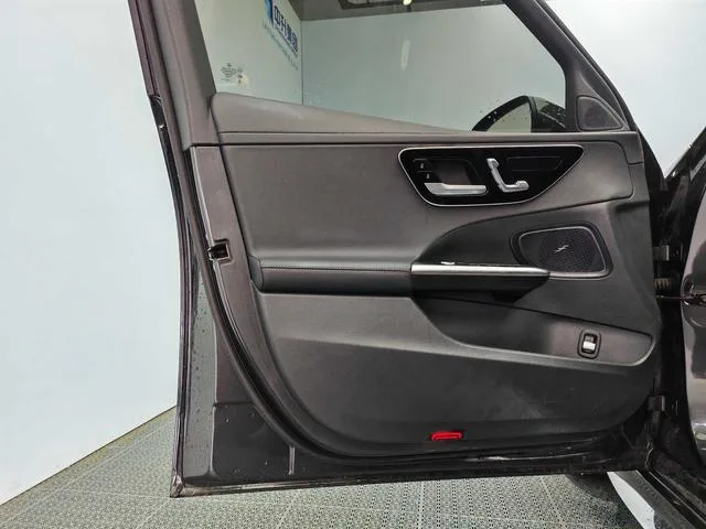 Mercedes-Benz C-Class 2024 C 260 L Version sportive intérieur photo 13 Mercedes-Benz C-Class 2024 C 260 L Version sportive intérieur photo 13
