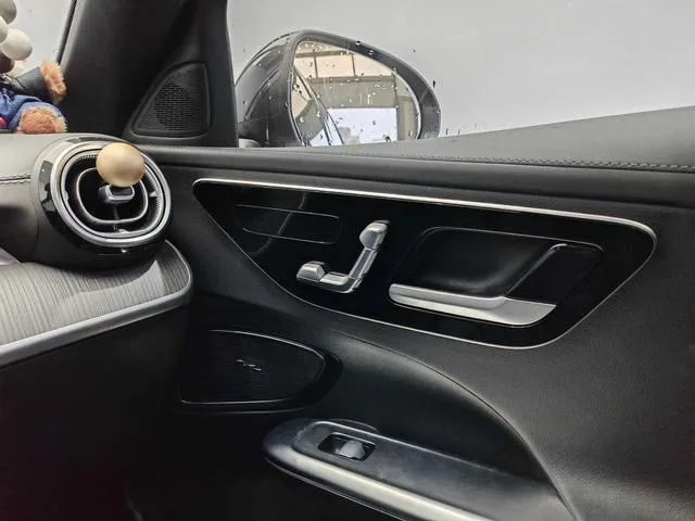 Mercedes-Benz C-Class 2024 C 260 L Version sportive intérieur photo 16 Mercedes-Benz C-Class 2024 C 260 L Version sportive intérieur photo 16