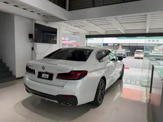 BMW 5 Series 2023 Mise à jour 530Li Leader M Ensemble de sport extérieur photo 4 BMW 5 Series 2023 Mise à jour 530Li Leader M Ensemble de sport extérieur photo 4