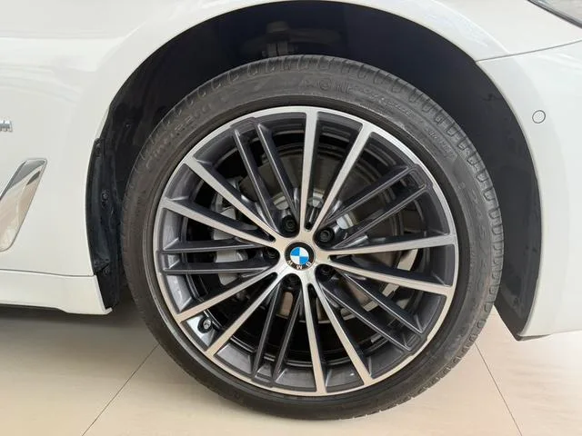 BMW 5 Series 2023 Mise à jour 530Li Leader M Ensemble de sport intérieur photo 15 BMW 5 Series 2023 Mise à jour 530Li Leader M Ensemble de sport intérieur photo 15