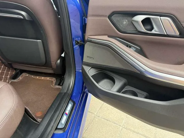 BMW 3 Series 2021 Restyling 325Li M Sports Night Suit interior photo 9 BMW 3 Series 2021 Restyling 325Li M Sports Night Suit interior photo 9
