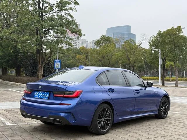 BMW 3 Series 2021 Restyling 325Li M Sports Night Suit interior photo 14 BMW 3 Series 2021 Restyling 325Li M Sports Night Suit interior photo 14