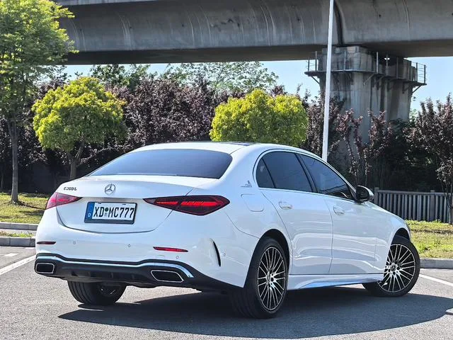 Mercedes-Benz C-Class 2024 Deuxième lifting C 260 L Version sportive extérieur photo 4 Mercedes-Benz C-Class 2024 Deuxième lifting C 260 L Version sportive extérieur photo 4