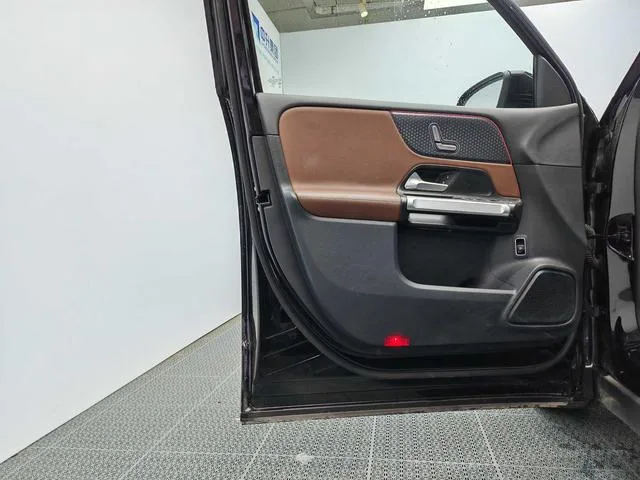 Mercedes-Benz GLB 2024 GLB 220 Dynamic interior photo 13 Mercedes-Benz GLB 2024 GLB 220 Dynamic interior photo 13