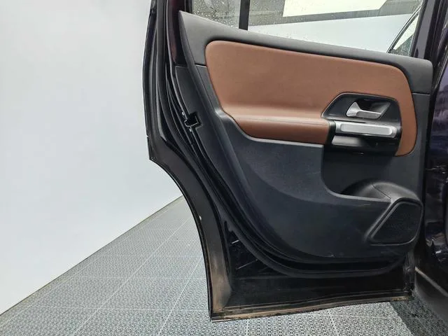 Mercedes-Benz GLB 2024 GLB 220 Dynamic interior photo 14 Mercedes-Benz GLB 2024 GLB 220 Dynamic interior photo 14
