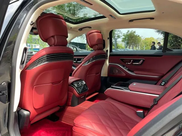 Mercedes-Benz S-Class 2023 S 450 L 4MATIC interior photo 13 Mercedes-Benz S-Class 2023 S 450 L 4MATIC interior photo 13