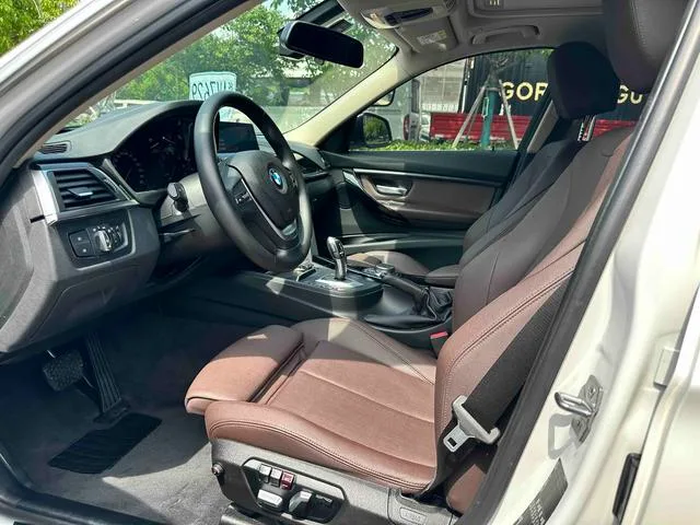 BMW 3 Series 2019 320Li Fashionable exterior photo 4