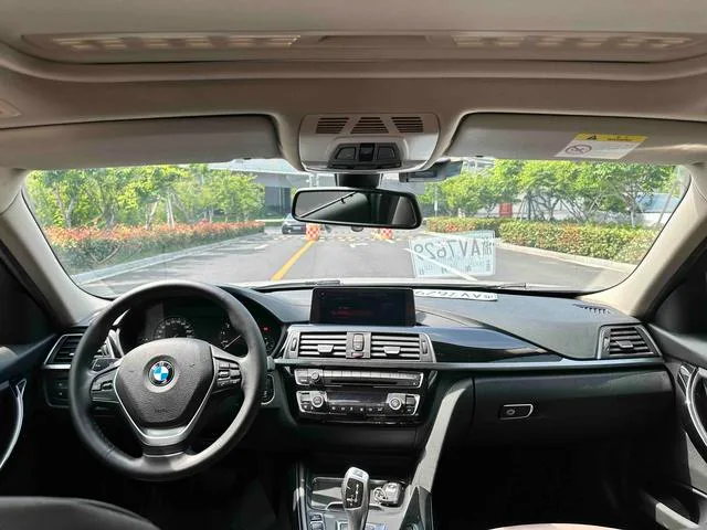 BMW 3 Series 2019 320Li Fashionable exterior photo 5
