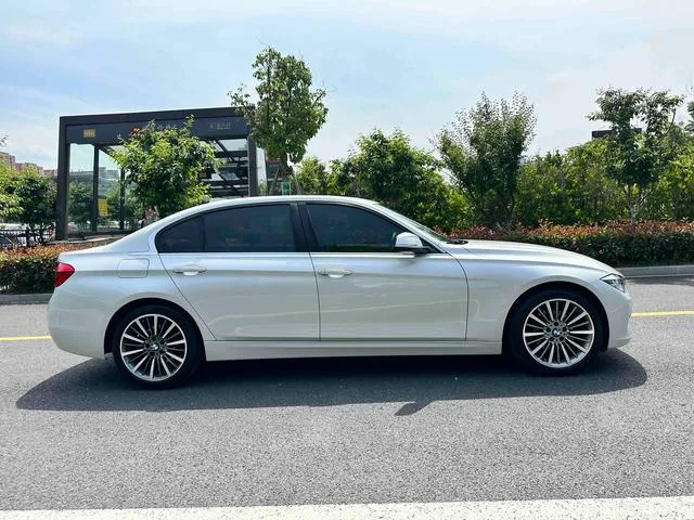 BMW 3 Series 2019 320Li Fashionable interior photo 11