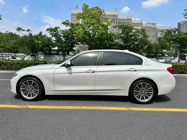 BMW 3 Series 2019 320Li Fashionable interior photo 12