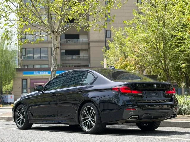 BMW 5 Series 2021 525i M Sports suit exterior photo 4