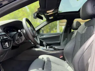 BMW 5 Series 2021 525i M Sports suit interior photo 9