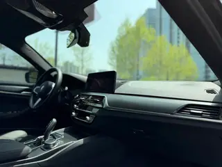 BMW 5 Series 2021 525i M Sports suit interior photo 11